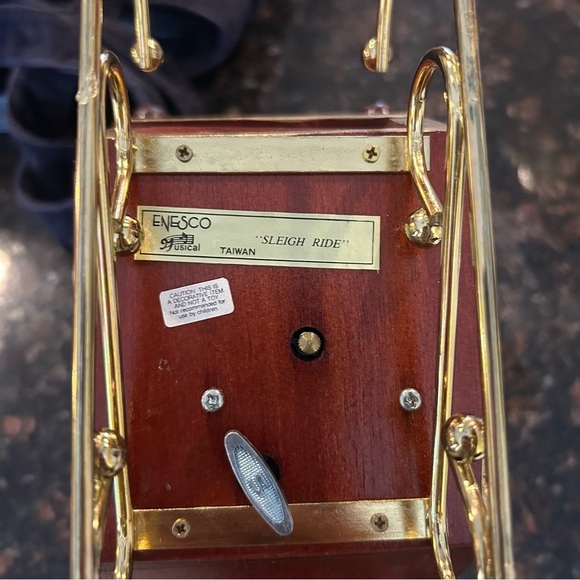 Vintage RARE HTF Enesco "Sleigh Ride" mice in sleight, figure, wind up music box - Picture 3 of 9